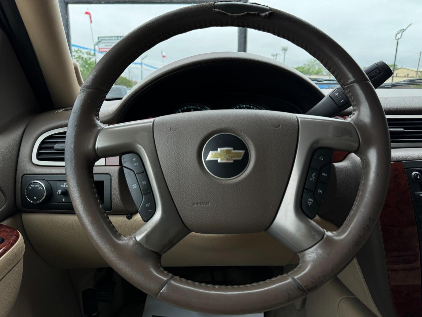 2013 BLACK CHEVROLET TAHOE LT (1GNSCBE06DR) , located at 5900 E. Lancaster Ave., Fort Worth, TX, 76112, (817) 457-5456, 0.000000, 0.000000 - Photo#20